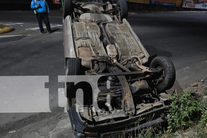 Foto: Irresponsables conductores: Abandonan vehículos tras provocar accidentes en Managua/TN8
