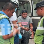 Accidente en Juigalpa deja moto calcinada y motociclista herido Foto:Vecinos salvan a motociclista tras caída y explosión/TN8