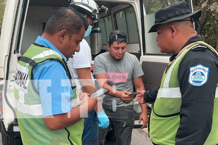 Foto:Vecinos salvan a motociclista tras caída y explosión/TN8