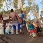 Cabezal con Big Cola se vuelca en Chinandega y la gente se reparte a lo «descarado» Foto: Cabezal se vuelca en carretera a Chinandega /TN8
