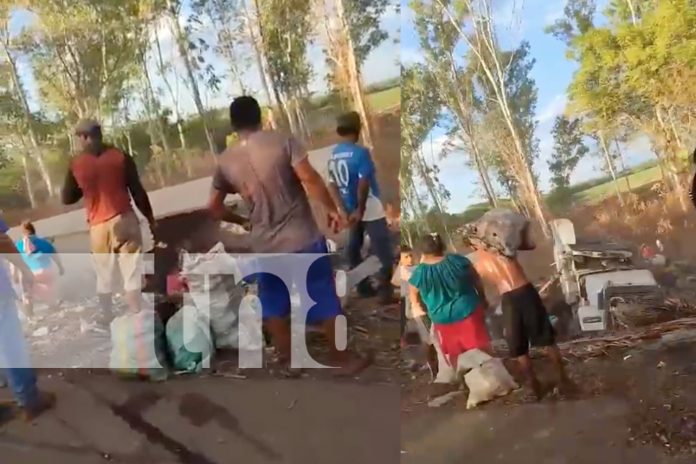 Foto: Cabezal se vuelca en carretera a Chinandega /TN8