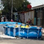 Piscinas en la calle, una tradición refrescante en el barrio Rubén Darío de Managua Foto: Así se celebra la Semana Santa en Rubén Darío de Managua /TN8