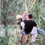 ¡Adrenalina entre los pinos! Canopy en San Nicolás conquista a turistas aventureros Foto: ¡Adrenalina entre los pinos! Canopy en San Nicolás conquista a turistas aventureros/TN8