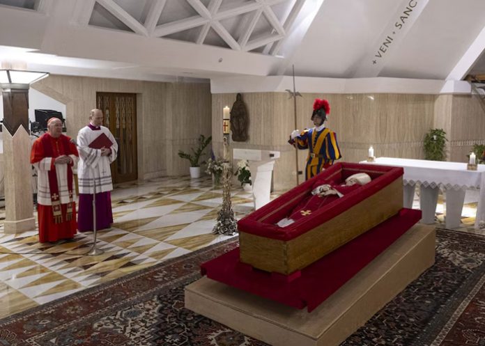 Foto: El mundo llora al papa Francisco /cortesía Foto: El mundo llora al papa Francisco /cortesía