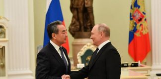 Foto: El jefe de la diplomacia china se reúne con Putin /Cortesía