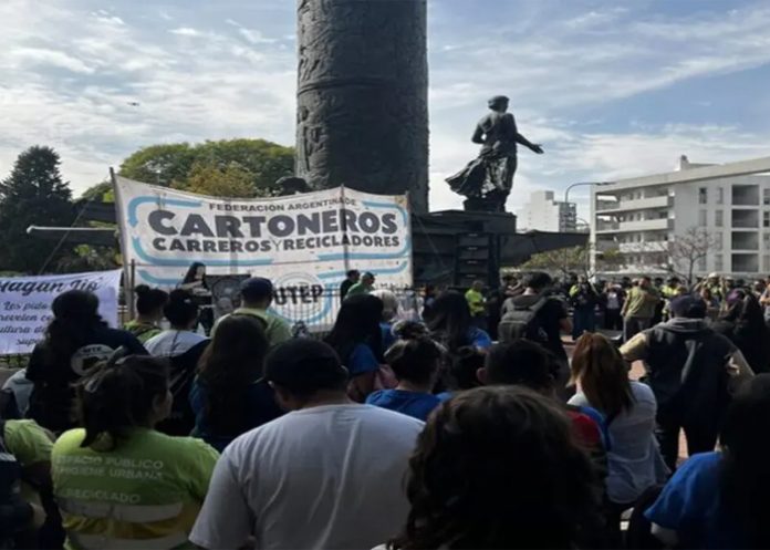 Foto: Milei avanza contra recicladores /cortesía Foto: Milei avanza contra recicladores /cortesía
