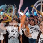 Gran Vigilia de Acción de Gracias en la Plaza de la Fe reunió a miles de fieles Foto: Gran Vigilia de Acción de Gracias en la Plaza de la Fe reunió a miles de fieles/TN8