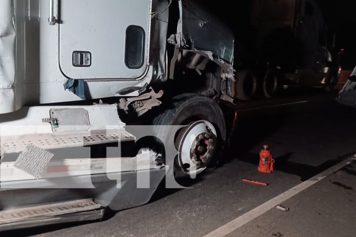 1 Foto: Fuerte accidente en la Carretera Panamericana Norte deja a conductor prensado/TN8