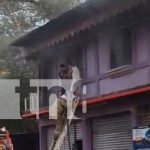 ¡Incendio en Chinandega! cortocircuito desata fuego en edificio de dos plantas Foto: Incendio sorprende a vecinos en Chinandega/TN8