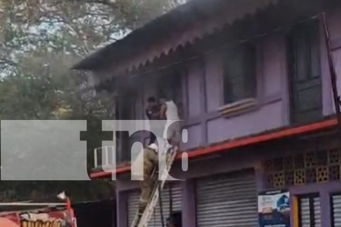 Foto: Incendio sorprende a vecinos en Chinandega/TN8