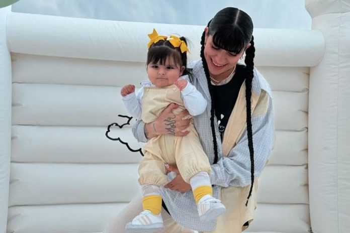 Foto: La hija de Cazzu derrite corazones con su primera frase/Cortesía