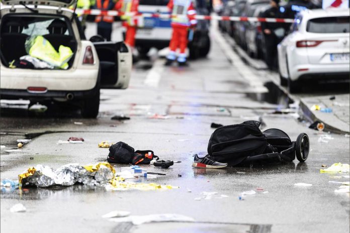 Foto: Coche embiste una multitud en Dinamarca /Cortesía Foto: Coche embiste una multitud en Dinamarca /Cortesía