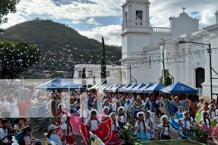 2 Foto: Matagalpa disfruta de la segunda edición del Festival de Trajes Folclóricos Nicaragüenses/TN8