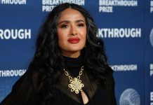 Foto: Salma Hayek deslumbra con transparencias /Cortesía