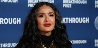 Foto: Salma Hayek deslumbra con transparencias /Cortesía