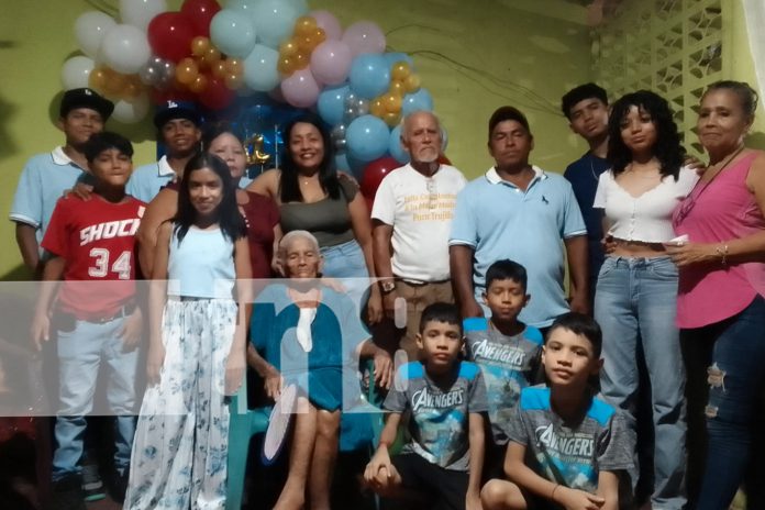 Foto:  Con paso firme y corazón lleno, Panchita llega a los 102 años en Granada/TN8 Foto: Con paso firme y corazón lleno, Panchita llega a los 102 años en Granada/TN8