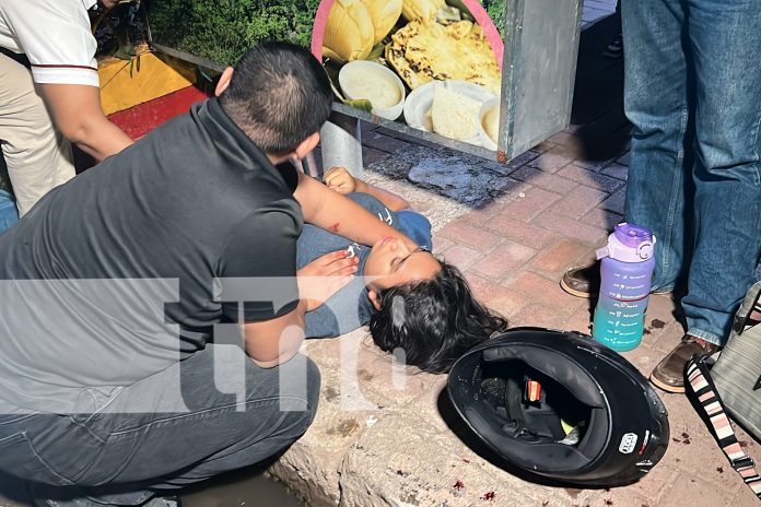 Foto: Joven resultó gravemente lesionada en colisión entre dos motocicletas en Juigalpa/TN8