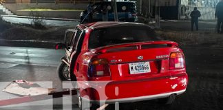 Foto: Accidente en La Kativo, Managua: Conductor ebrio estrella su auto contra semáforo/TN8