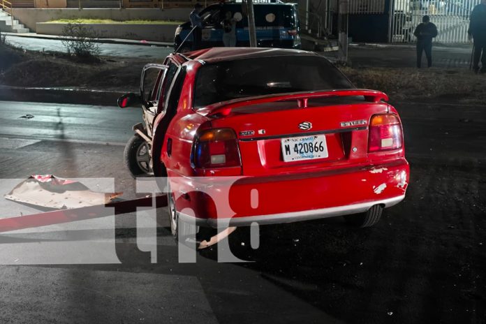 2 Foto: Accidente en La Kativo, Managua: Conductor ebrio estrella su auto contra semáforo/TN8