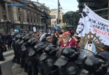 Milei reprime otra vez a jubilados que protestaban por sus derechos Foto: Milei ordena represión de protestas /cortesía
