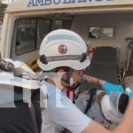 Accidente de Tránsito en Estelí Deja a Ciclista con Lesiones en la Cabeza Foto: Paramédicos Socorren a Joven Ciclista Lesionado en Estelí/TN8