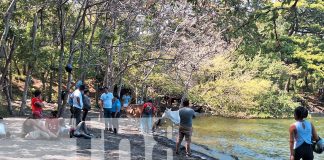 Foto: Un hombre se pierde en las aguas de la laguna de Masaya/TN8