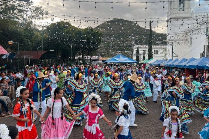 Foto: Trajes Originales de Nuestro Folklore en Matagalpa/Cortesía