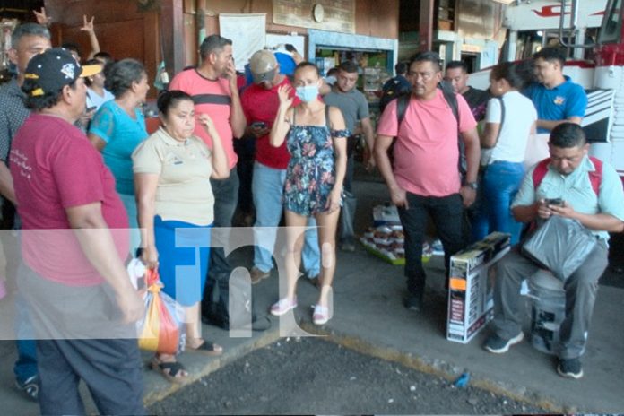 Foto: Gran afluencia de pasajeros se registra en la terminal de buses del mercado El Mayoreo/TN8