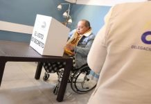 Ecuador da inicio al voto anticipado rumbo a una segunda vuelta decisiva