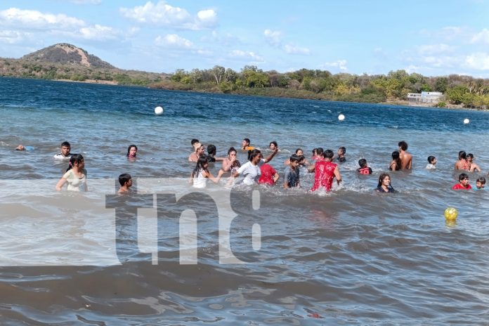 Foto: Familias disfrutan en grande en Xiloá /TN8