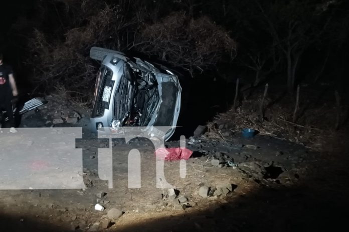 Foto: Camioneta pierde el control en la cuesta el Coyol/TN8 Foto: Camioneta pierde el control en la cuesta el Coyol/TN8