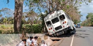 Foto: ¡Terror sobre ruedas! Bus se precipita en retroceso con 45 estudiantes en Carazo / TN8