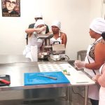 Jóvenes aprenden a transformar pescado en productos innovadores Foto: INPESCA enseña a emprender con sabor y sostenibilidad/Cortesía