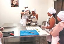 Jóvenes aprenden a transformar pescado en productos innovadores Foto: INPESCA enseña a emprender con sabor y sostenibilidad/Cortesía