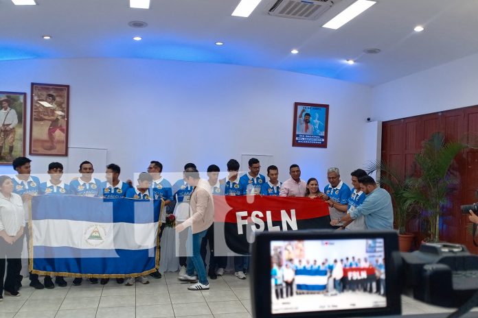 Foto: Abanderan a la selección nacional de ciclismo para representar a Nicaragua en Guatemala/TN8