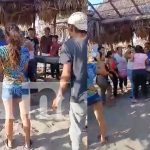 ¡Verano caliente! Dueñas de ranchos arman «pelea» en balneario Paso Caballo Foto: Pelea entre mujeres rompe la calma en balneario Paso Caballo /TN8