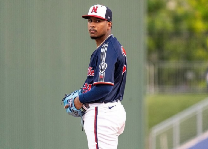 Carlos Rodríguez Carlos Rodríguez toca la puerta de MLB