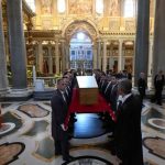 (VIDEO) Último recorrido de Francisco: del Vaticano a su tumba en el corazón de Roma Foto: Último adiós al Papa Francisco