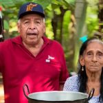 Viral en TikTok: ¿Cómo hacer Coca-Cola casera? (Receta con abuelos del campo) Foto: Abuelos del campo y su Coca-Cola casera