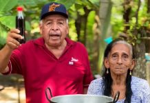 Viral en TikTok: ¿Cómo hacer Coca-Cola casera? (Receta con abuelos del campo) Foto: Abuelos del campo y su Coca-Cola casera