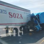 ¡A centímetros de la muerte! Choque de «mamulones» en infame cuesta de Tipitapa Foto: Fuerte choque de camiones en cuesta El Coyol, Tipitapa / TN8