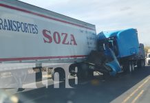 ¡A centímetros de la muerte! Choque de «mamulones» en infame cuesta de Tipitapa Foto: Fuerte choque de camiones en cuesta El Coyol, Tipitapa / TN8