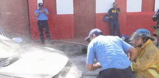 Foto: Vehículo agarra fuego repentinamente en Estelí / TN8