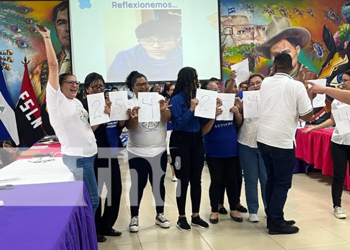 Foto: Maestros con capacitación para abordar el autismo / TN8