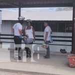 La pana salvadora: Comerciante se salva de la muerte al caer de un bus en Estelí Foto: Comerciante de Estelí se salva de morir al caerse de un bus / TN8