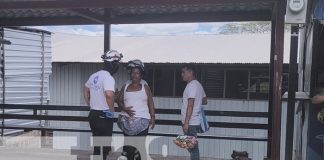 Foto: Comerciante de Estelí se salva de morir al caerse de un bus / TN8