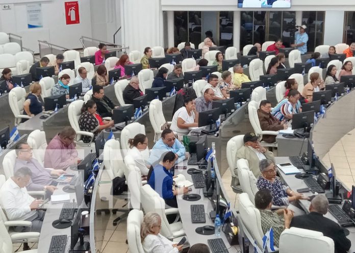 Foto: Homenaje desde la Asamblea Nacional de Nicaragua para Miguel Larreynaga y Luis Alfonso Velásquez / TN8 Foto: Homenaje desde la Asamblea Nacional de Nicaragua para Miguel Larreynaga y Luis Alfonso Velásquez / TN8