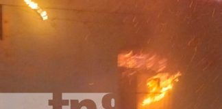 Foto: Incendio en una imprenta de Jinotepe, Carazo / TN8