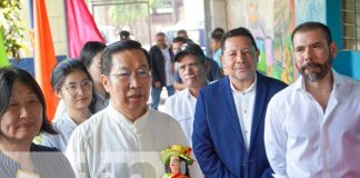 Foto: Visita de delegación de China a escuela en León / TN8