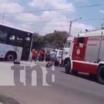 Bus de la Ruta 164 involucrado en accidente que dejó una mujer herida en Managua Foto: Fuerte choque en la Avenida Bolívar, Managua / TN8